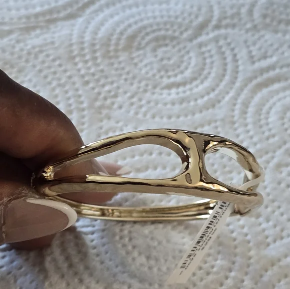 Macy's Elegant Gold-Tone Bracelet Women New - Picture 4 of 9